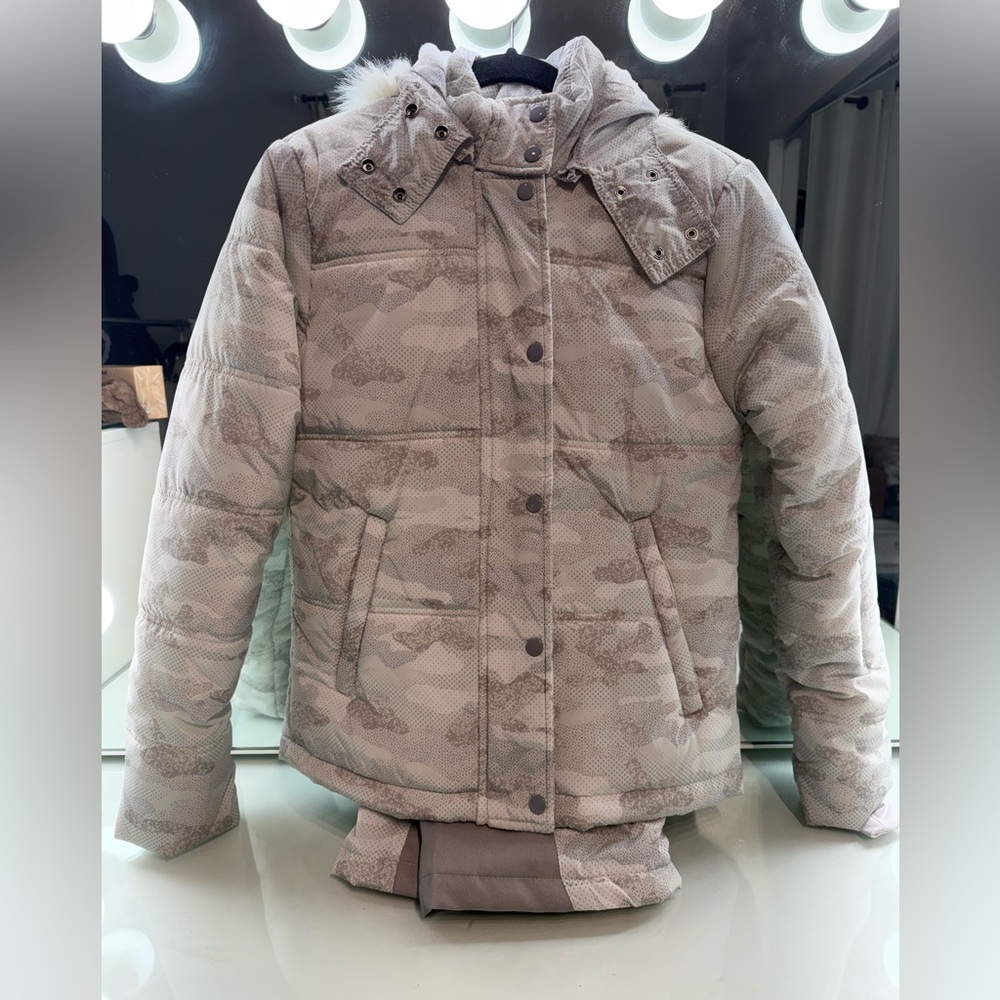 Forever 21 Snow Suit Skii White Grey Camouflage Puffer Jacket Pants Sports Luxe